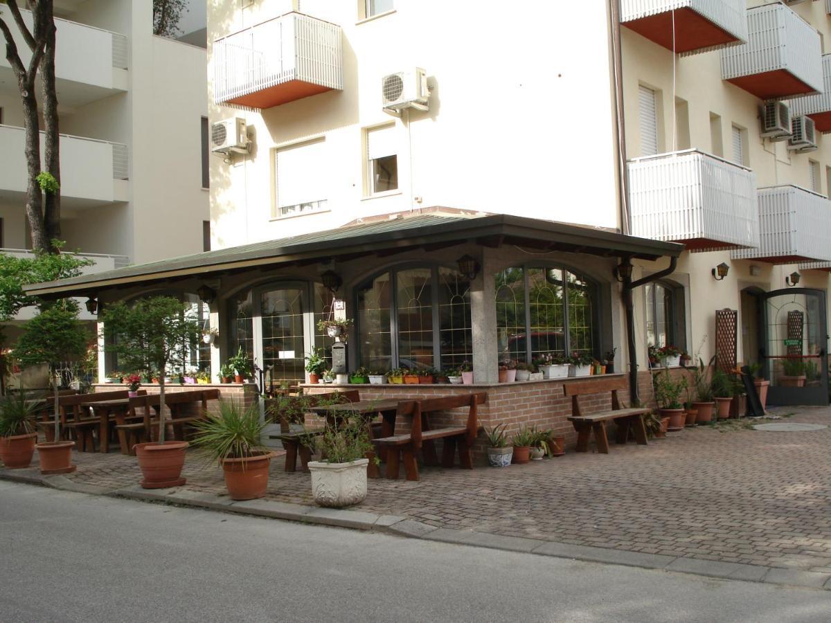 La Quercia Hotel Lignano Sabbiadoro Luaran gambar