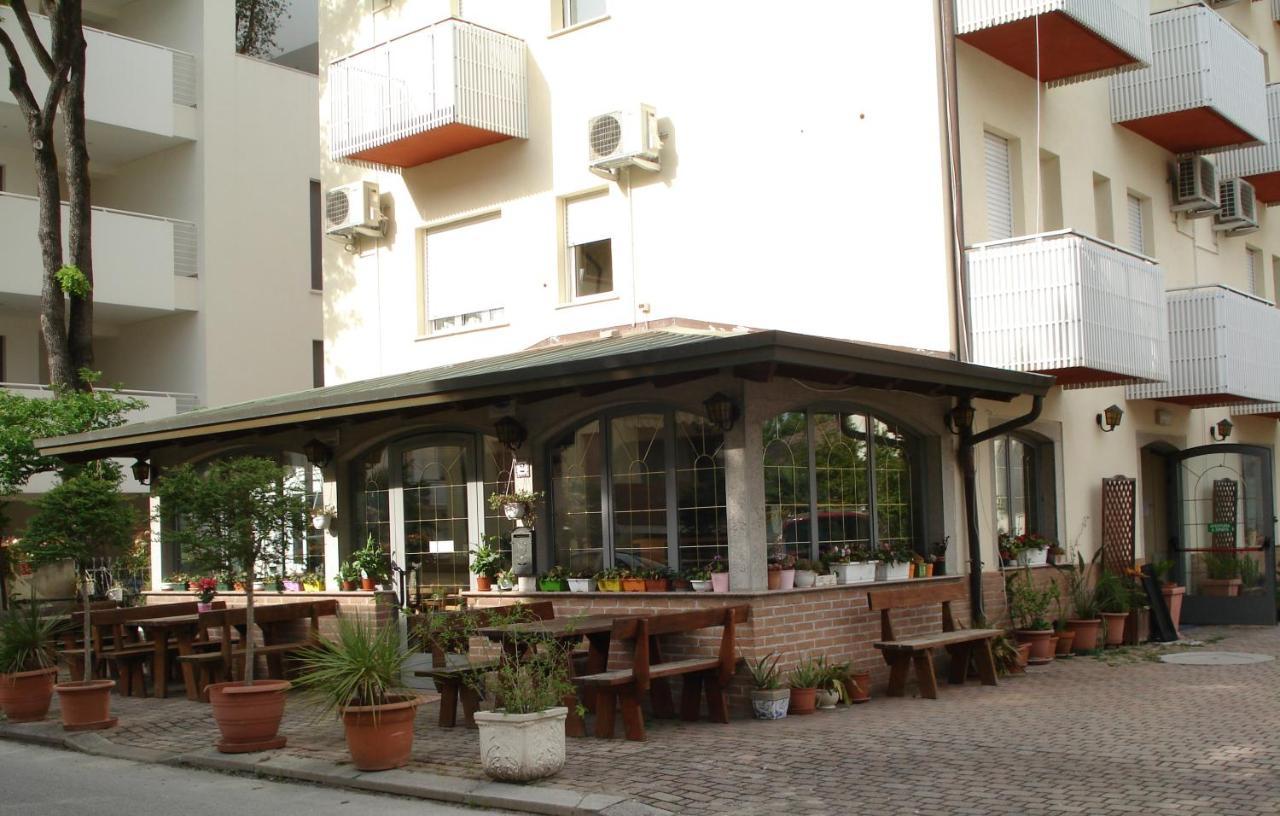 La Quercia Hotel Lignano Sabbiadoro Luaran gambar